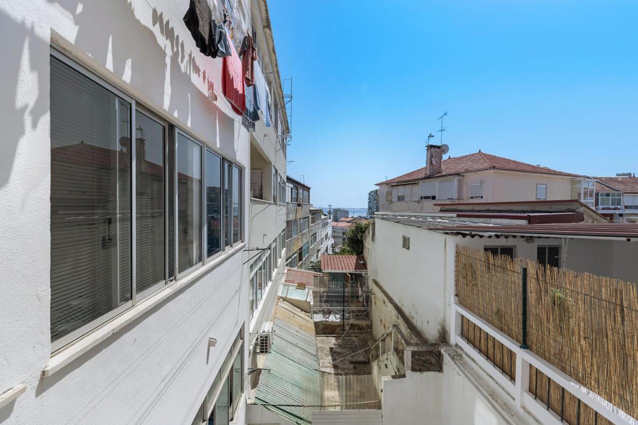 Cantinho Do Tejo Apartment Almada Exterior photo